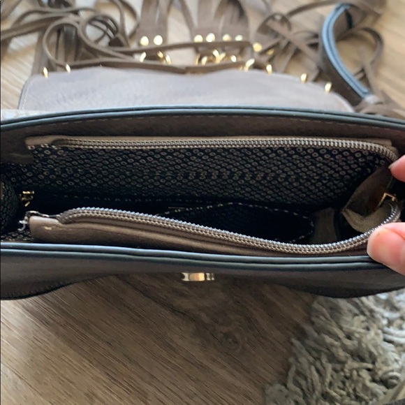 A tan satchel - Picture 3 of 4